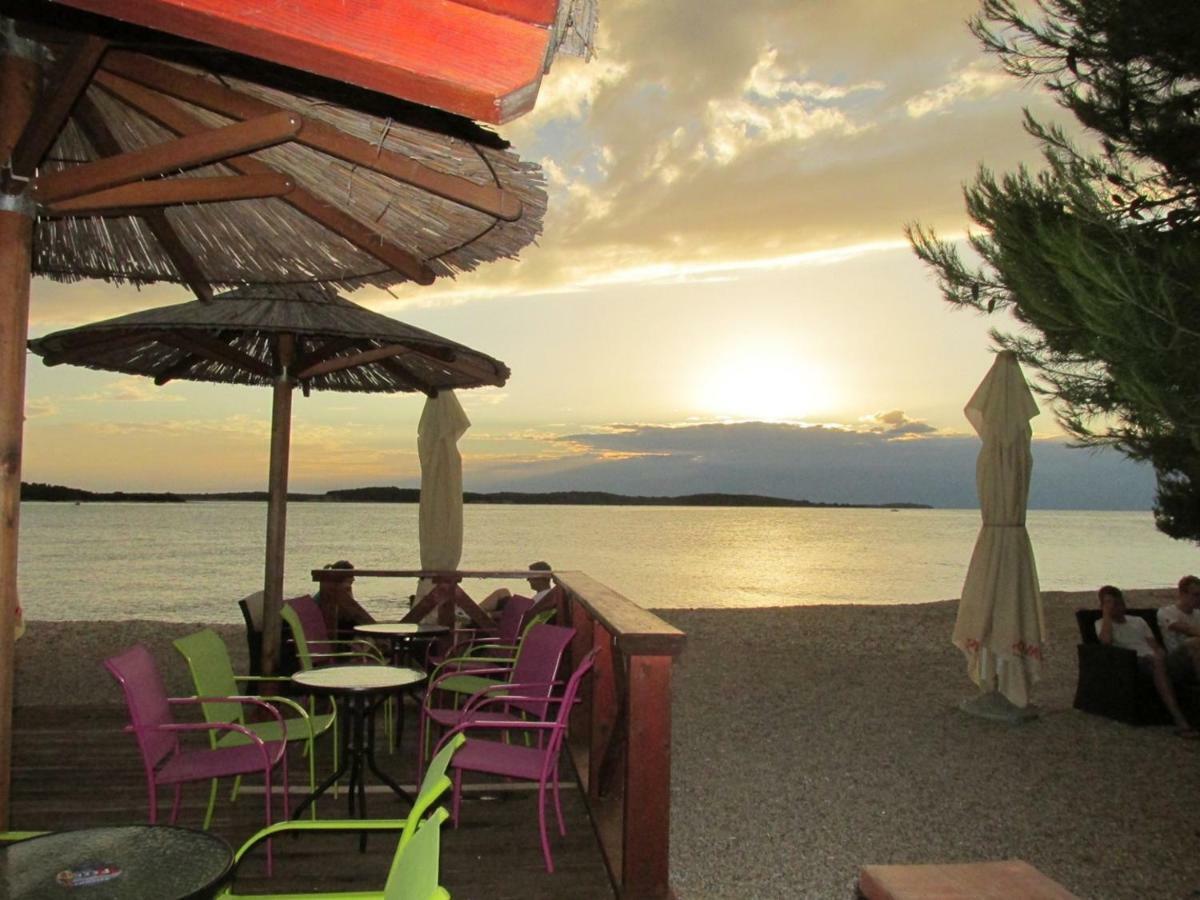Comfortable Apartment Near The Hidrobaza Beach Štinjan Buitenkant foto