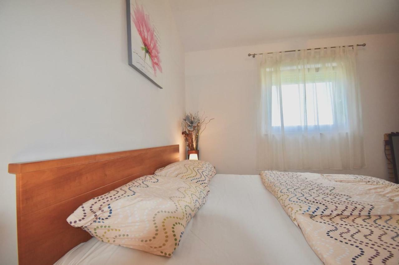 Comfortable Apartment Near The Hidrobaza Beach Štinjan Buitenkant foto